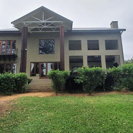 Villa Rostrata-On-Lake เฮซีวิว ภายนอก รูปภาพ